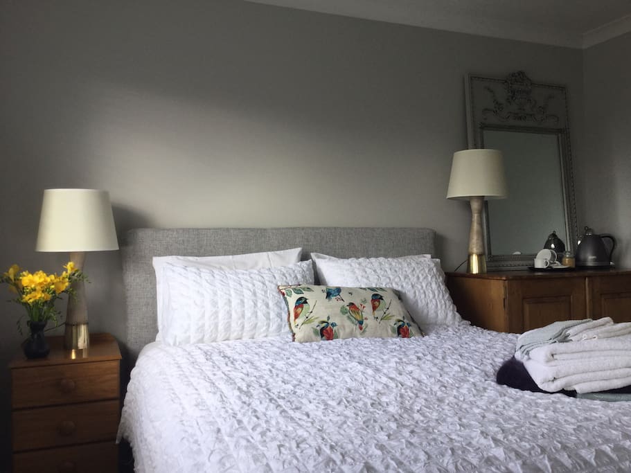 Guest bedroom