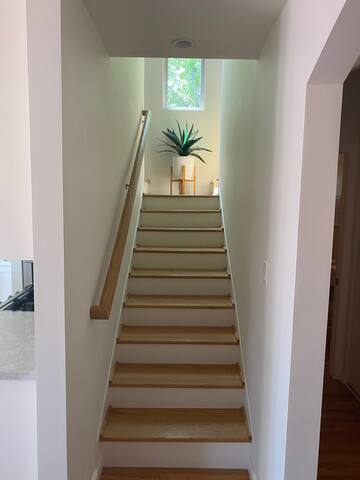 Stunning Mediterranean House blocks from the Beach gallery image 5