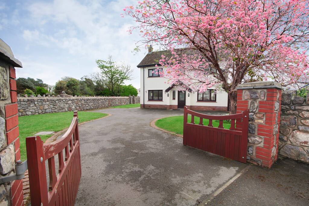 Seaside Cherry Tree Cottage In Port Eynon Gower Cottages For