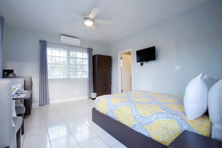 Unit #1 Affordable Private Unit Close to Downtown