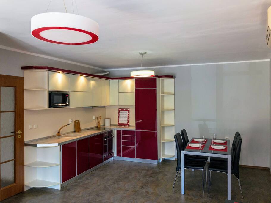 Kitchen & Dining Area