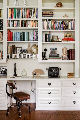 Elegant Historic Estate: Professionally Designed. gallery image 5