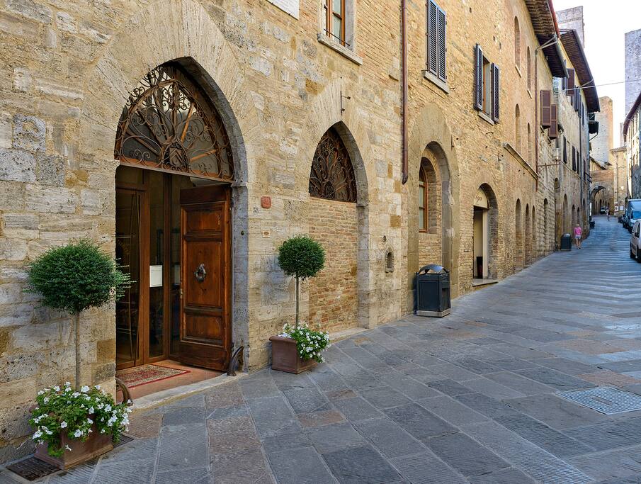 Ingresso principale da Via San Matteo