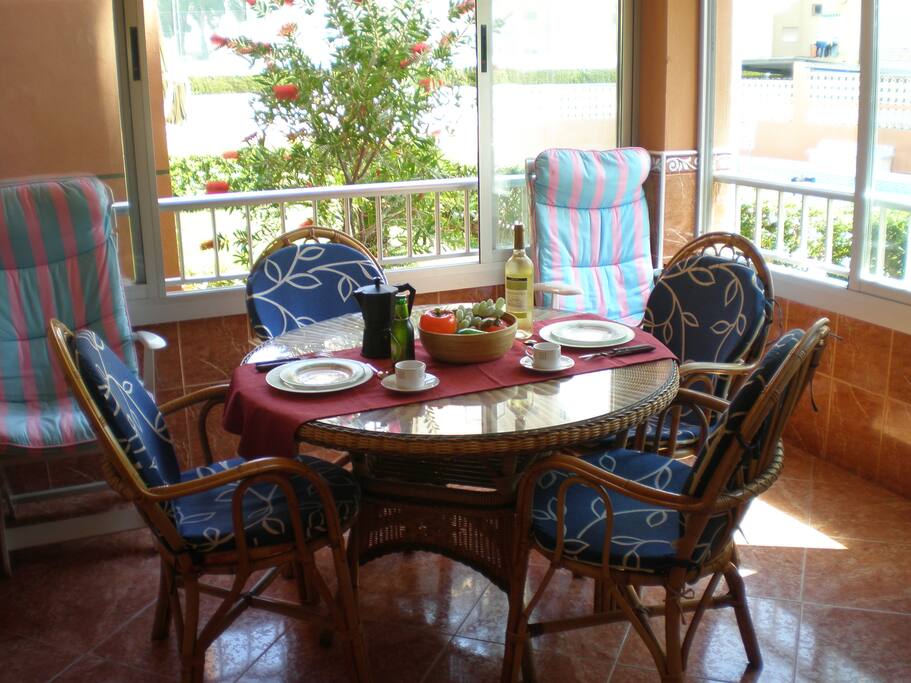 Terraza aristalada ideal para los días de mucho aire