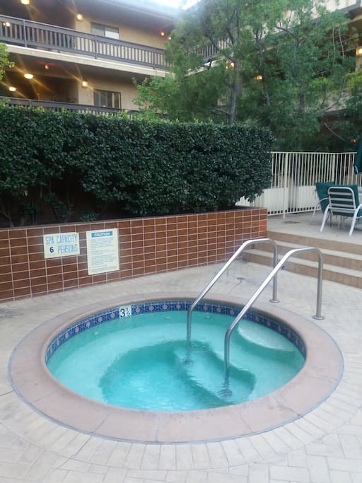 Hot jacuzzi 24/7 really hot makes you enjoy your stay more and relaxes you well