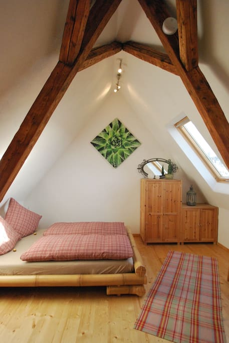 Großes Doppelbett