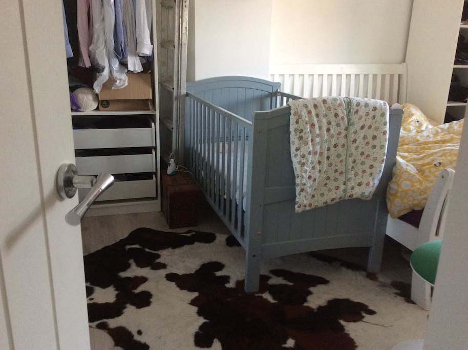 Bedroom with toddler cotbed