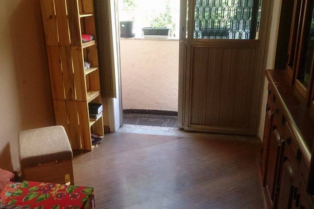 Quarto - Estante + Varanda / Bedroom - Bookcase + Balcony