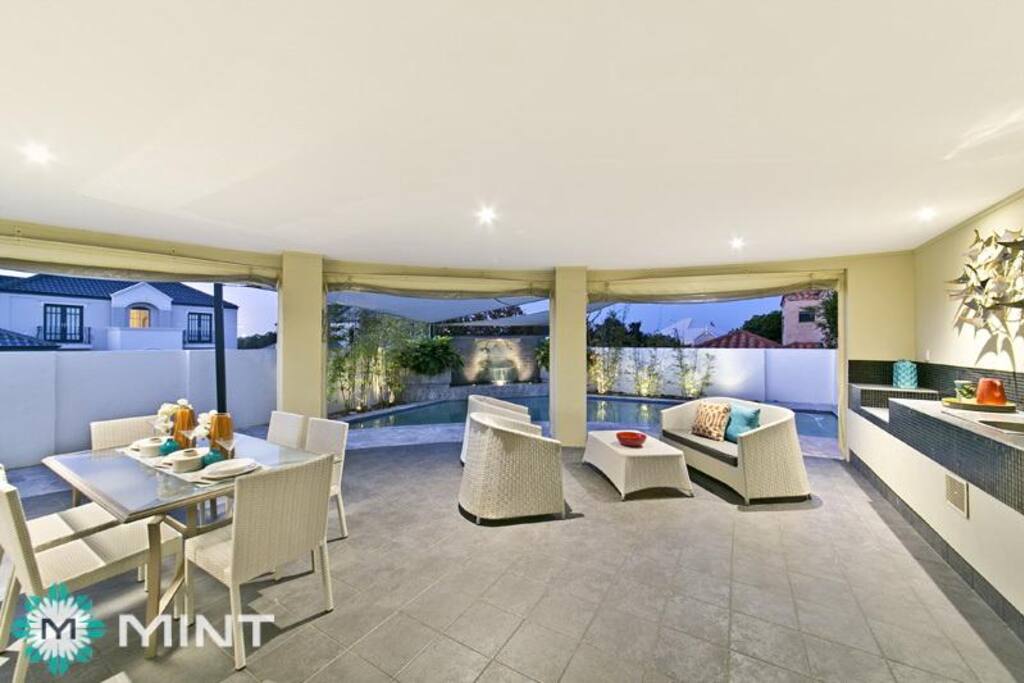 Outdoor alfresco with built in BBQ