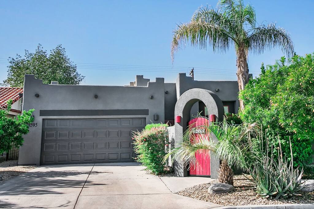 La Quinta Desert Retreat: Santa Fe Style with contemporary finishes
