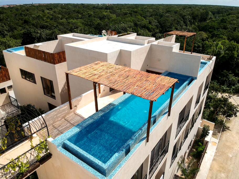 Terraza común con piscina infinitum / Common rooftop with infinity pool