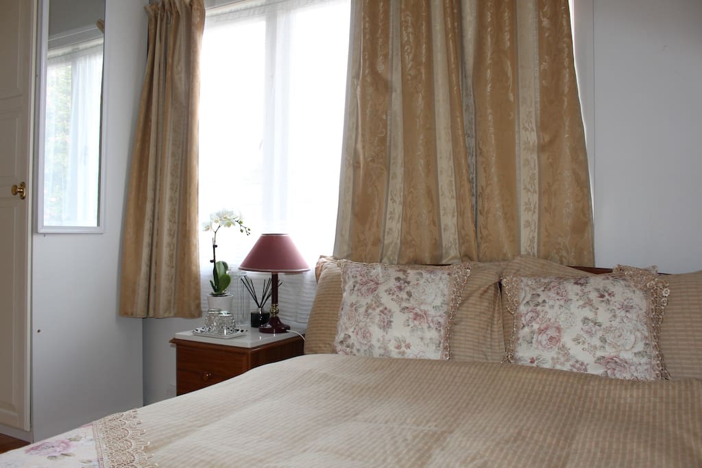 Electric blanket available, warmer in winter