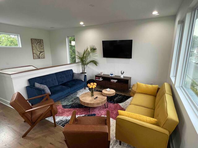 Luxury Modern Rooftop Oasis, 5 min to Downtown