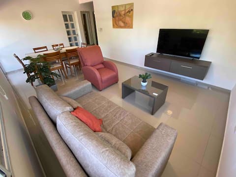 Top performing Airbnb: Warm and Spacious 1D Downtown Apartment in Departamento Formosa
