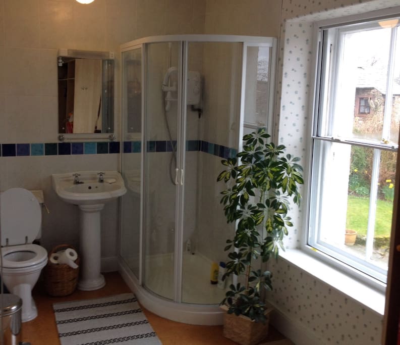 En-suite shower room-recently renovated