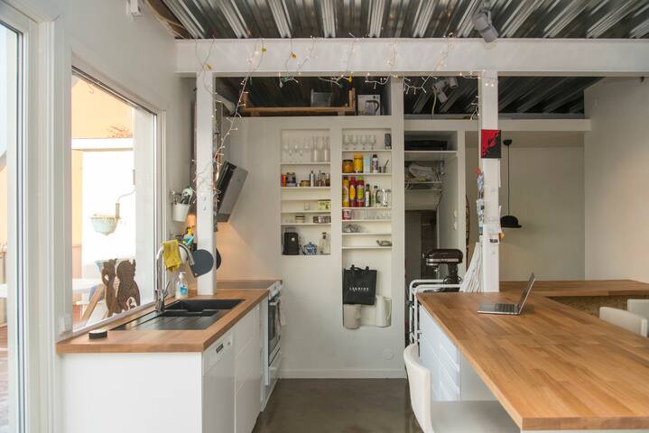 New two bedroom topfloor with awesome view! gallery image 5