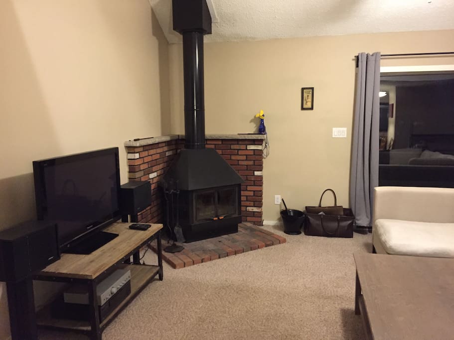 Fireplace and entertainment with Bose speakers