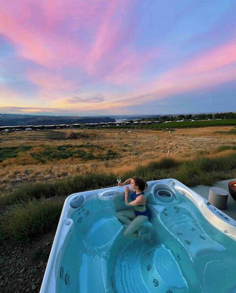 CaveB Escape-2bd/2bth +HOT TUB *pool access* +view