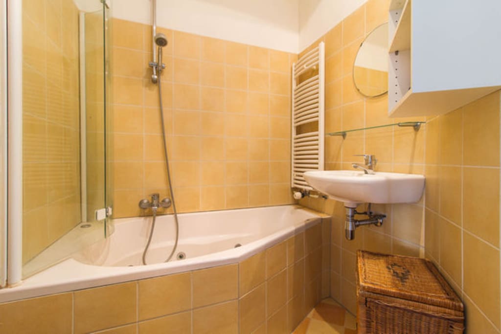 Beautifull bathroom with a tub to relax or you can use the normal shower