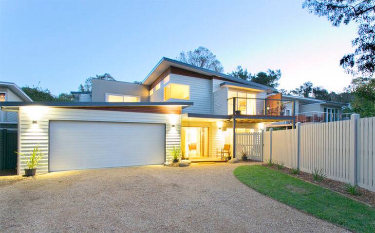 Location, Location 5 min Walk to Rye Beach & Cafes