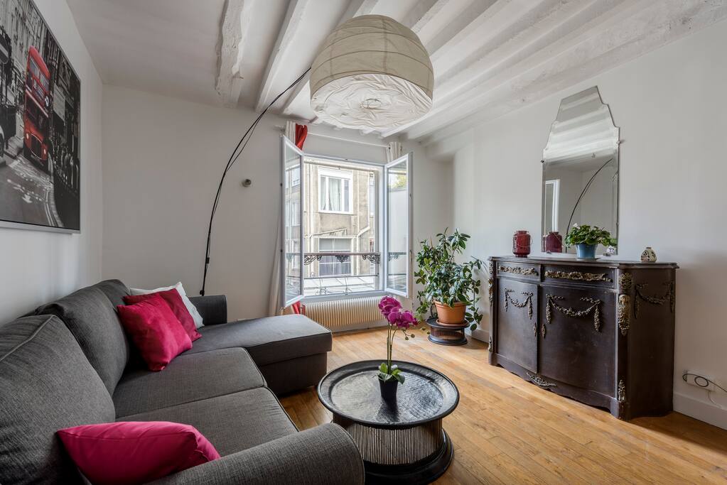 Lounge area with a double sofa bed