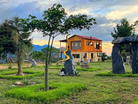 Laberinto del Pacifico: Cloud Cabin Mountain View