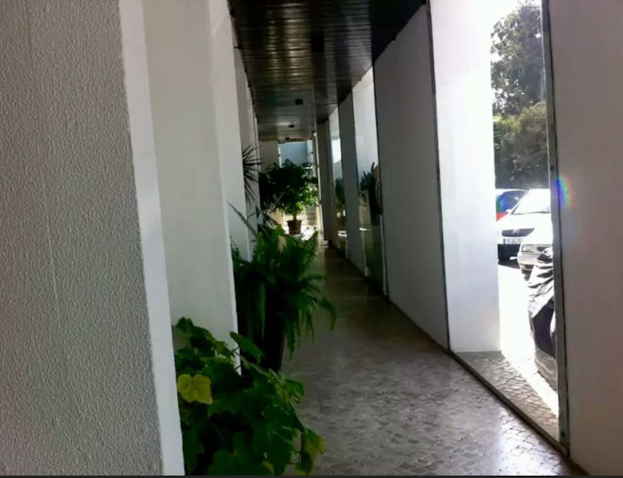 Building: main entrance corridor