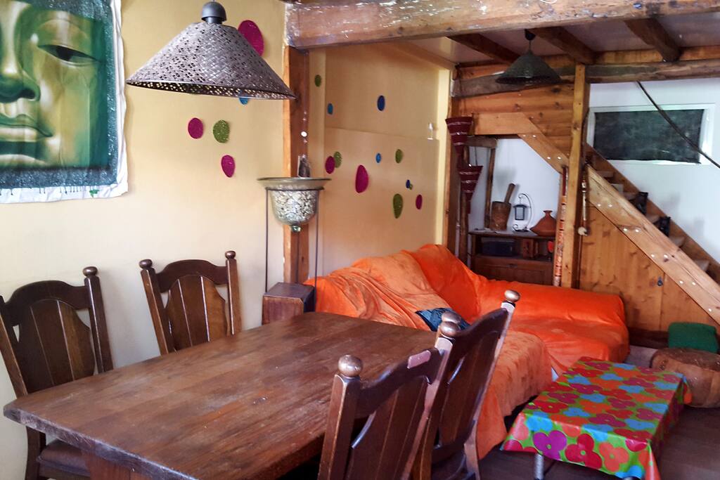 Salón comedor con sofa. (zona común)
