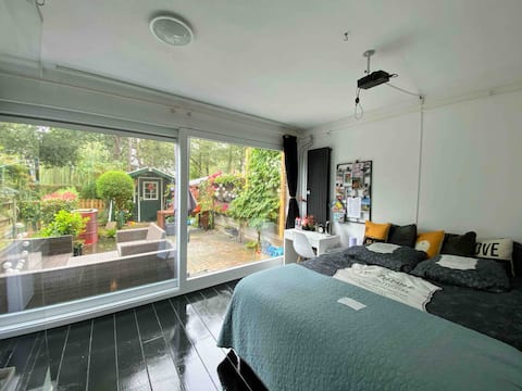 Private bathroom Garden Studio R’dam Free parking