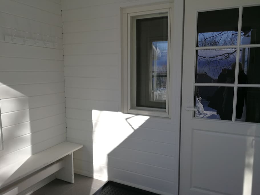 Sisääntuloeteinen /
Main entrance