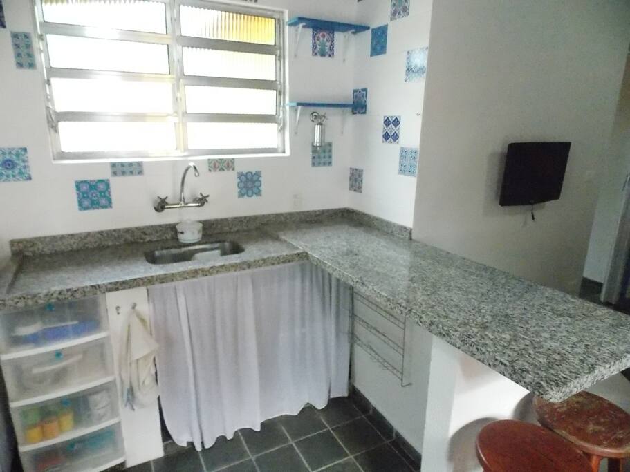 Cozinha completa, TV com Sky