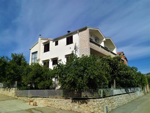 Successful Airbnb property: Apartment More in Raslina