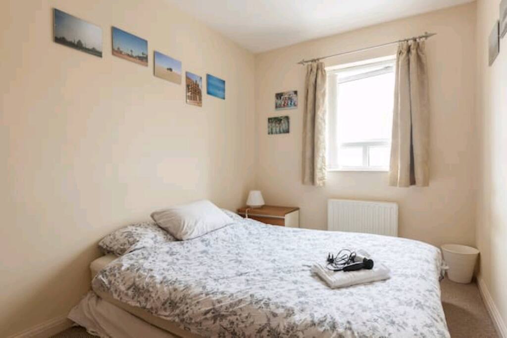 The main spare room. Hotel quality towels, pillows, linen and hair dryer