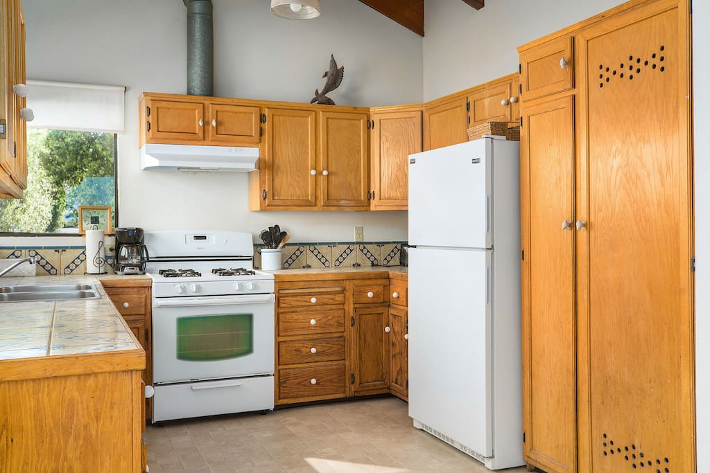 Kitchen, gas oven/stove