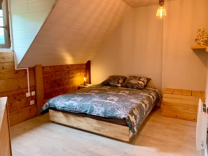 卧室角落配有160 * 200张床。