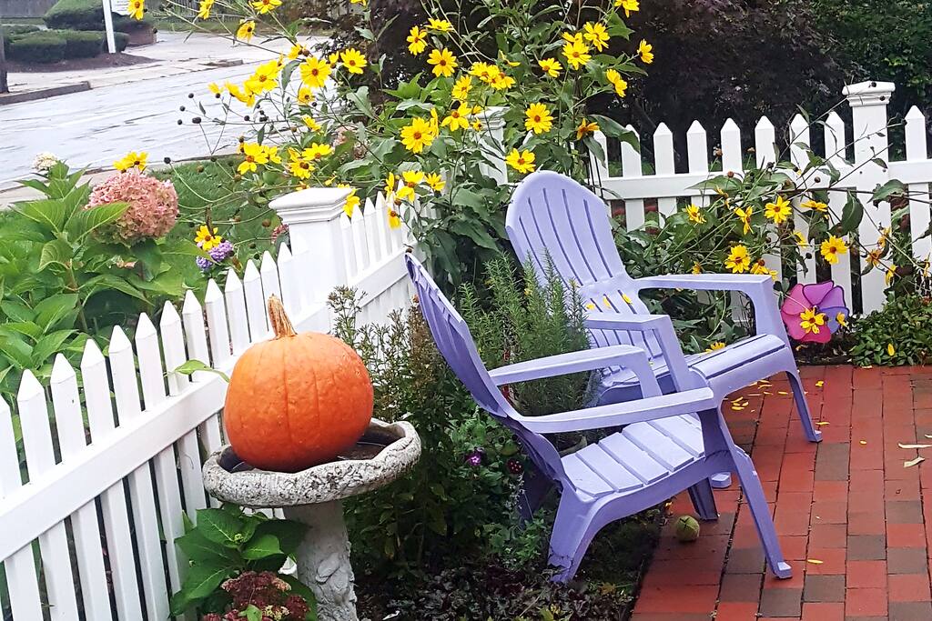 Front outdoor space