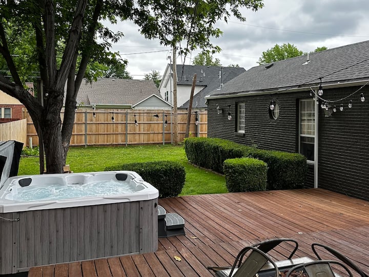 Brand New Hot Tub, 3BR, Gathering Place Houses for Rent in Tulsa
