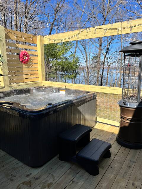 Year-round Lake view from New Spa tub