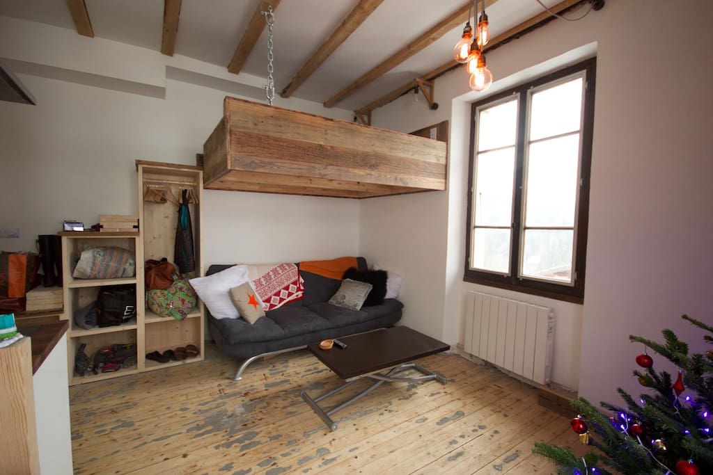 Cabin bed and 'snug area'