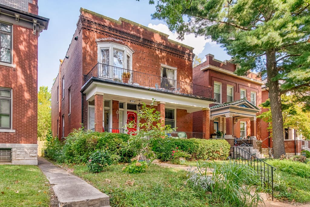 A quiet residential neighborhood near the Loop, Wash u campus and Forest Park