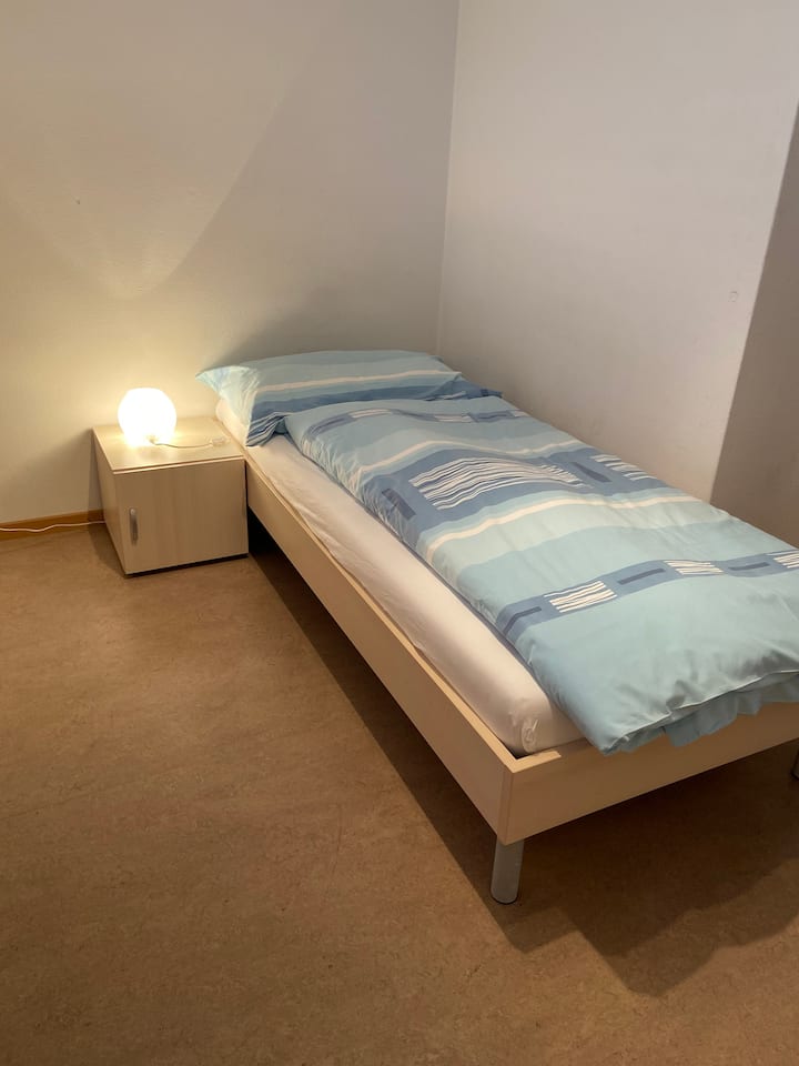 Спална соба со единечен кревет