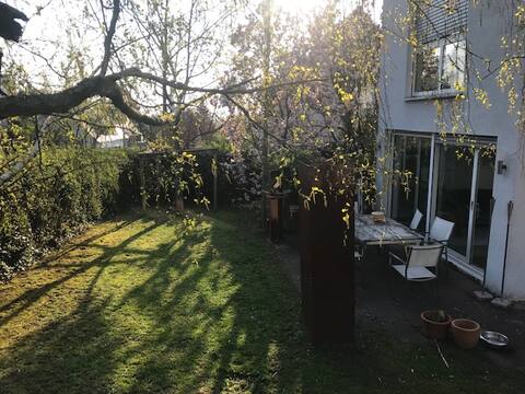 Beautiful large house with garden for up to 6 people.