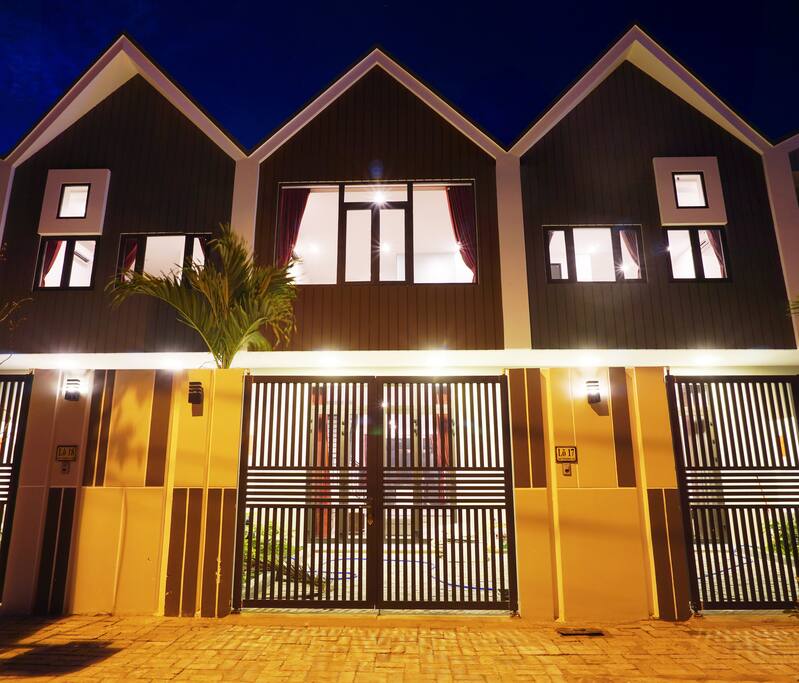 Welcome to our Newly-Built TRIPLETS Villa!
Now, plz ring the bell the first Villa on the right ^^;