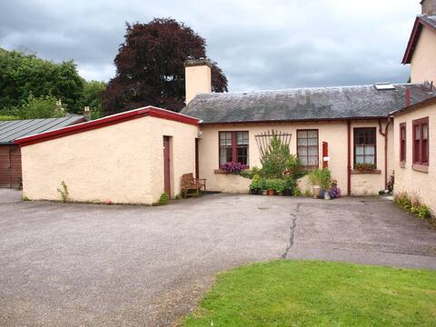 Nicolson Cottage @Mackenzie House - Explore NC500