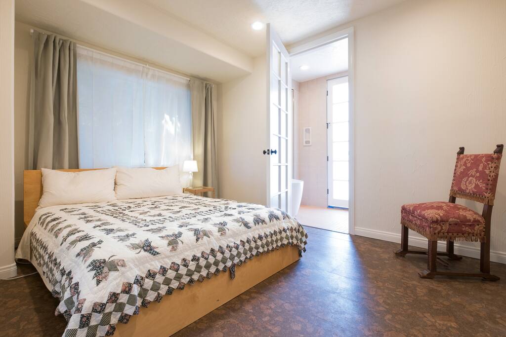 Queen size bed in back bedroom.