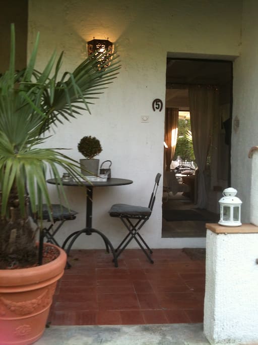 Entrée avec petite terrasse