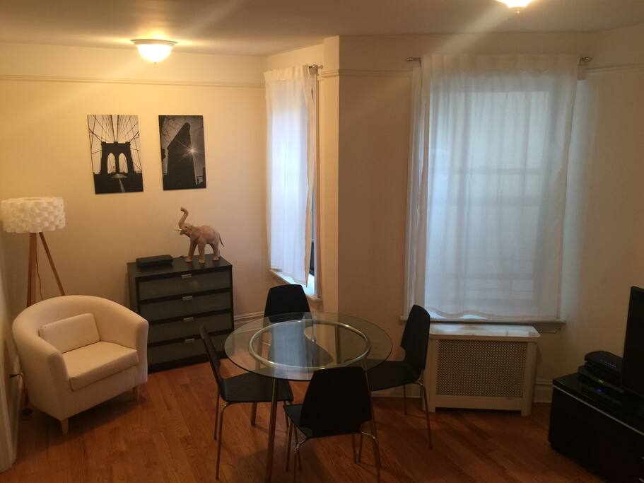 A living room with a Sofa-bed for 2 extra guests and TV, Wi-fi and Netflix available