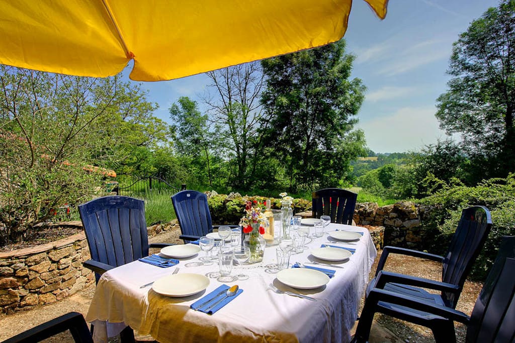 Le petit déjeuner ou le diner en terrasse