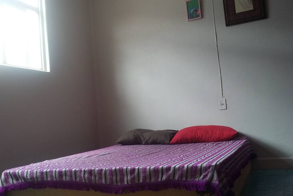 bedroom for rental/habitación disponible para renta