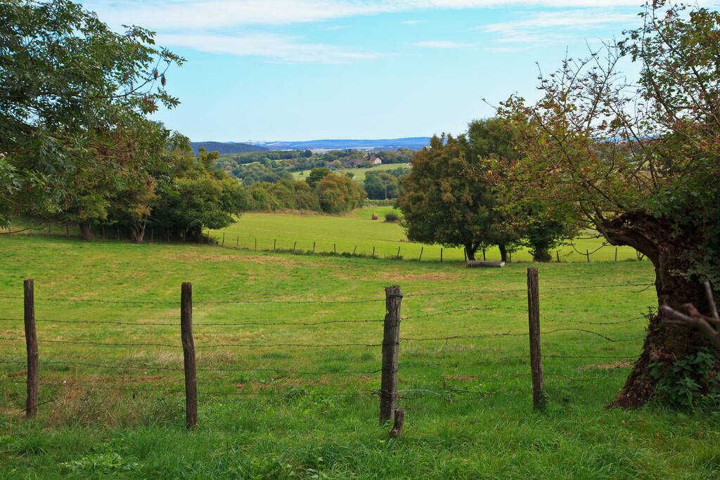 vue merveilleuse sur la vallée et la campagne.